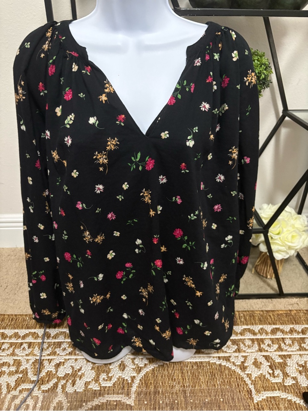 Old Navy Womens Plus 2X V-neck long sleeve black w/floral blouse